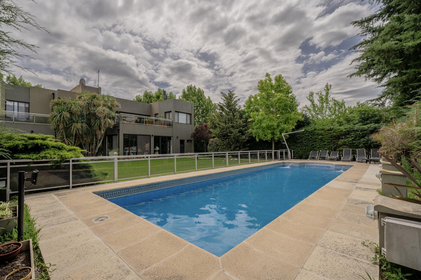 6582285_8028574108564046600977748746755740903667430403572882550543011062984116663227