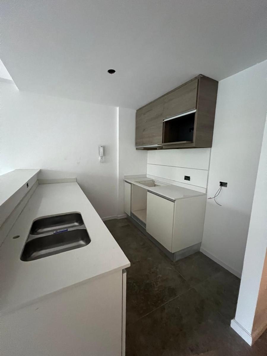 6612351_111865621629942411219078871105762950285353735139480026411702057595140989165134