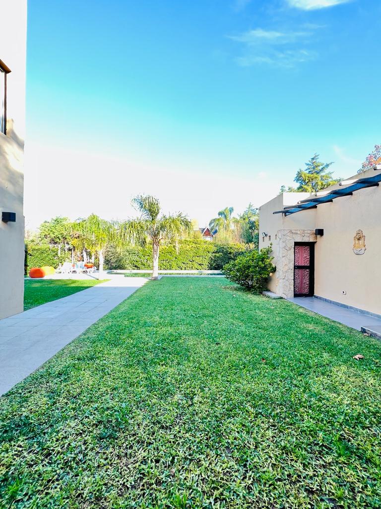 6667587_111463543817229704438996100602295267528205665401810472225417153462795330730490