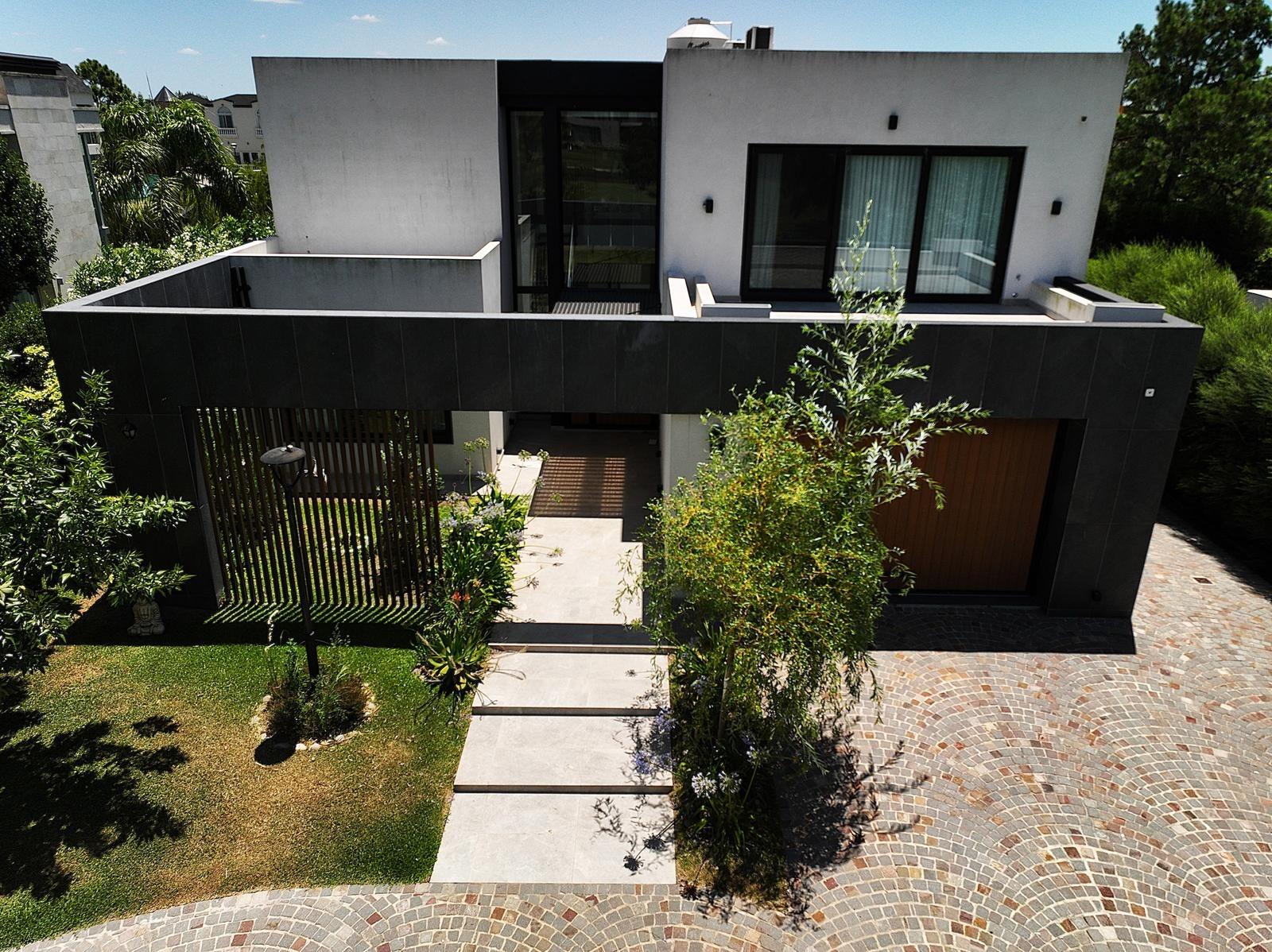 7887877_2684239140091815196747731957744625617246709550427468448987955252303574254372